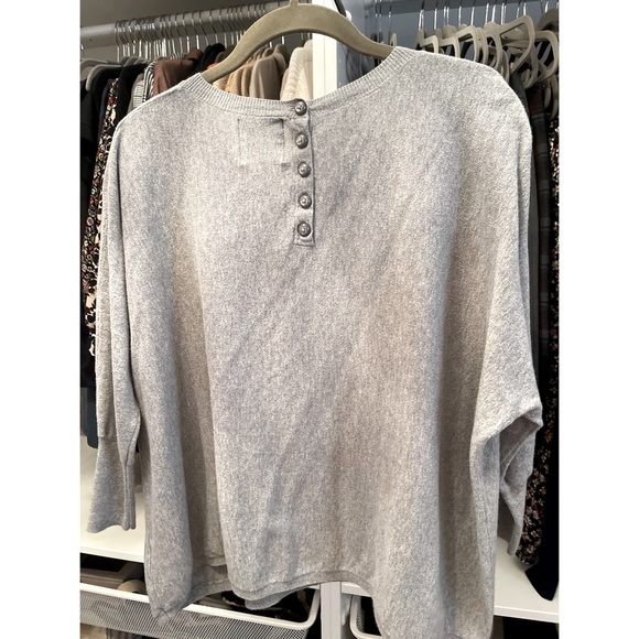 Dragonfly Lightweight Batwing 3/4 Sleeve Sweater - Picture 2 of 11